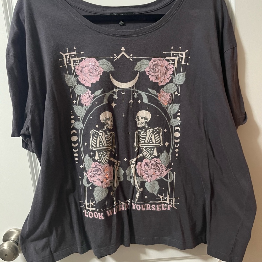 Gray 3/4 Sleeve Graphic Tee with Celestial Design